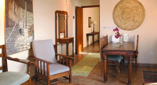 Adamos House, Book Hotel Hoteller i Tochni med pool, Swimmingpool