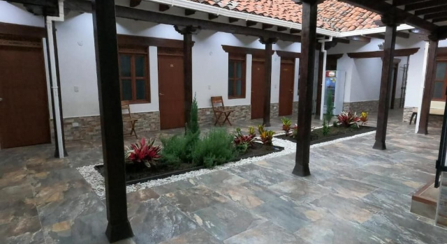 Апартаменты Hotel Colonial A 100 Mts De La Basilica