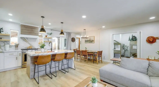 Walk to Big Bear Marina: Modern Home w/ Hot Tub!, Rezerwuj Dom wakacyjny Big Bear Lake Stany Zjednoczone