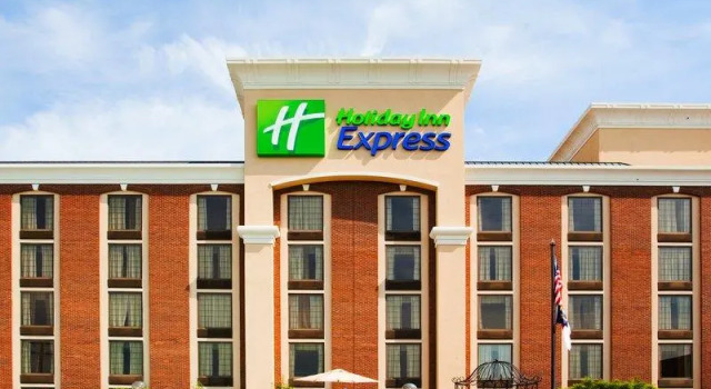 Кровать в общем номере Holiday Inn Express Winston-Salem Medical Ctr Area
