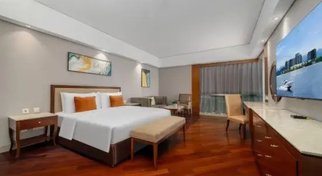 Люкс с 3 комнатами с балконом и с видом на озеро Lvcheng Lanwan Holiday Hotel