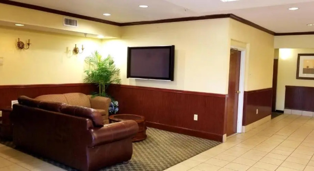 Home Inn & Suites, Prenota Hotel Hotel a Alabama con piscina, Piscina
