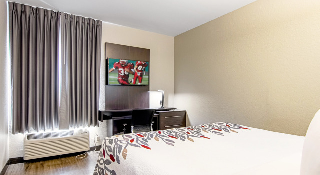 Red Roof Inn Locust Grove, Book Hotel Hoteller i Locust Grove med parkering, Parkering