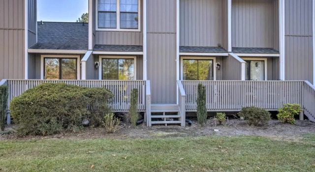 Апартаменты Modern Townhome w/ Deck & Golf Course Views!