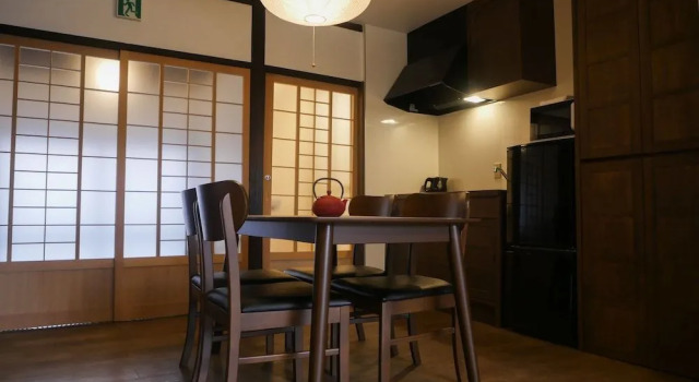 Sennichi House, Rezervovat Hotel Hotely v Ishikawa s parkováním, Parkování