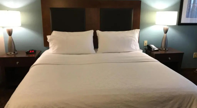 Люкс Holiday Inn Express and Suites St. Cloud by IHG