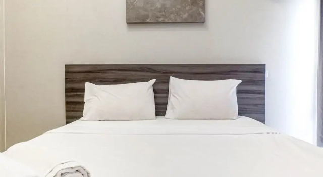 Modern Minimalist Studio Apartment At East Coast Mansion, Book Apartment Hotels in East Java with a Pool, Swimming Pool