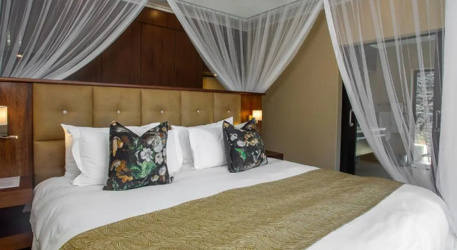 Люкс Executive Shepherd's Tree Game Lodge