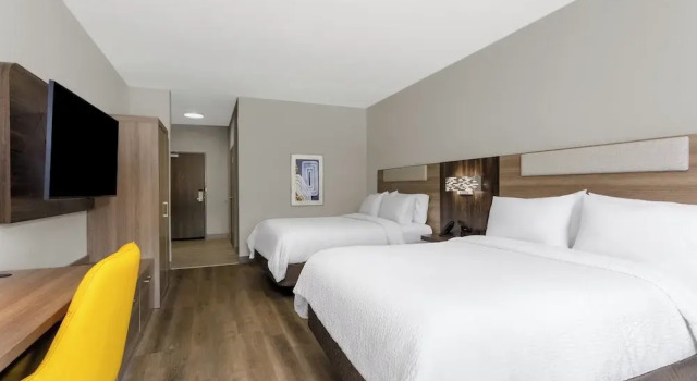 Четырёхместный номер Standard Holiday Inn Express & Suites Macclenny by IHG