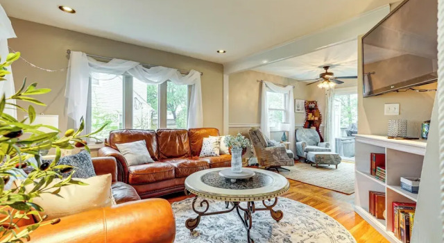 Коттедж Lakefront Cottage 2 Mi to Palladium in Worcester!