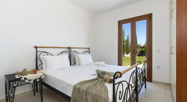 3 bedrooms villa with private pool enclosed garden and wifi at Kolympia 1 km away from the beach, Rezerwuj Willa Kolympia South Aegean