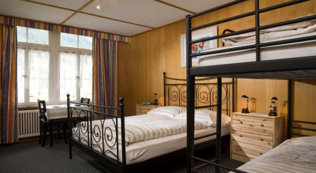 Четырёхместный номер Standard Swiss Lodge Hotel Bernerhof