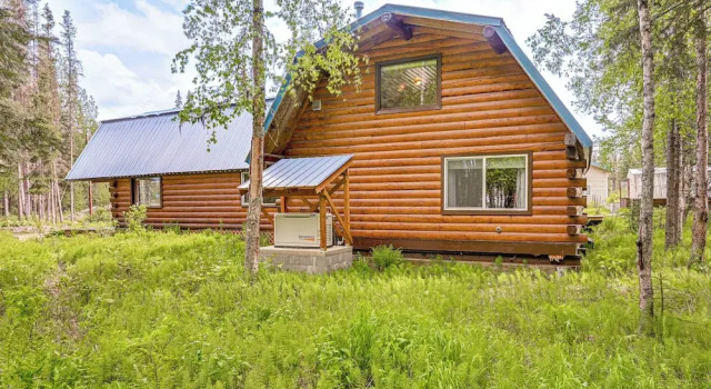 Roomy Log Cabin w/ Hot Tub, Walk to Kenai River!, Reserva ahora Casa o chalet Kalifornsky 