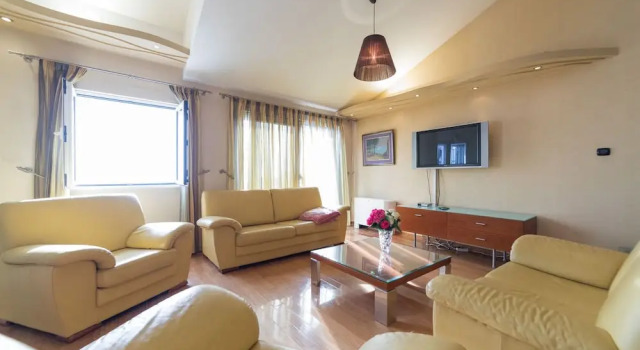 Apartments Vuksic, Забронировать Апартаменты/квартира Отели Свети-Стефан с парковкой, рядом с частный пляж Свети Стефан, Парковка