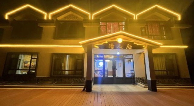 Qingshanju Snowman Wooden House, Rezerwuj Hotel Hotele w Mohe z parkingiem, Parking