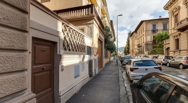 Central Berchet With Terrace and Private Entrance, Book Hotel Hotels in Florence with Parking, Parking