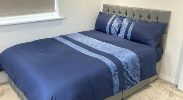 Immaculate 4-bed House in Horley, Забронировать Отель Отели Исторического графства Суссекса 3 звезды, 3*