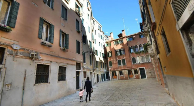VeNICe Cera Casa Del Sol, Забронировать Отель Сан-Поло Венеция, рядом с Accademia Bridge
