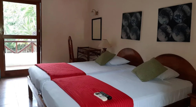 Четырёхместный номер Standard с балконом и с видом на сад Samara Beach Hotel
