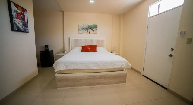 Номер Luxury California Comfort & Suites
