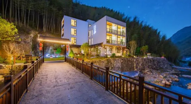 Anji Nuanshuiting · Waterfall Canyoning Vacation Boutique Stay (Jiangnan Tianchi), Prenota Boutique Hotel a Huzhou con piscina, Piscina