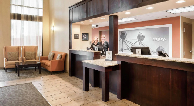 Hampton Inn Branson on the Strip, Забронировать Отель Отели Table Rock Lake с парковкой, Парковка