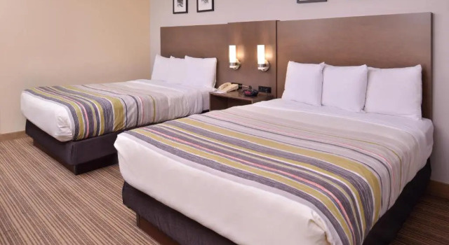 Четырёхместный номер Standard Country Inn & Suites by Radisson, Omaha Airport, IA