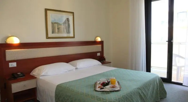 Номер Standard с балконом Hotel Excelsior