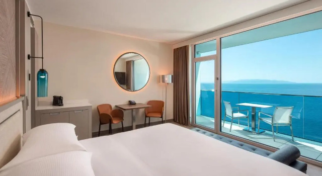 Двухместный номер Deluxe с балконом и с видом на море Hilton Rijeka Costabella Beach Resort And Spa