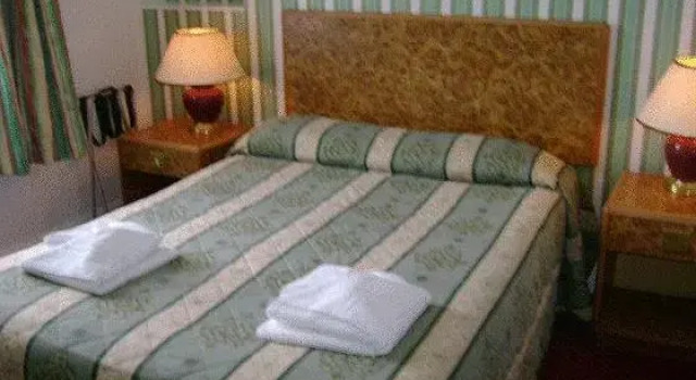 Номер Standard Four Saints Brig Y Don Hotel