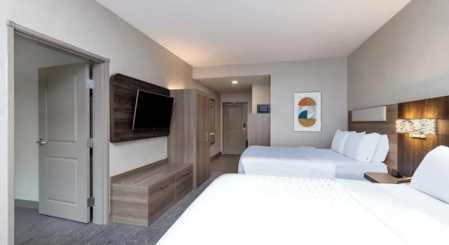 Люкс с 2 комнатами Holiday Inn Express and Suites Missoula by IHG