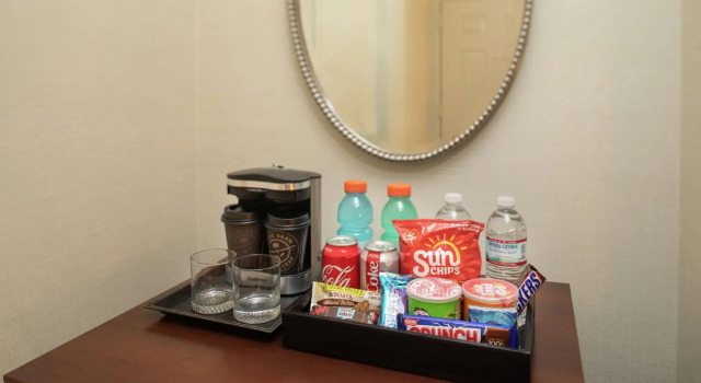 Четырёхместный номер Standard DoubleTree Suites by Hilton Lexington