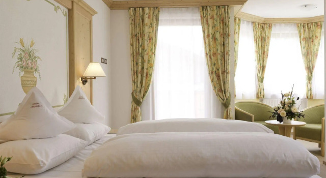 Hotel Cristallo, Забронировать Отель Отели в центре Доббиако с завтраком, отели в центре Доббиако с завтраком