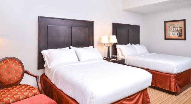 Четырёхместный номер Standard Holiday Inn Express Winston-Salem Medical Ctr Area