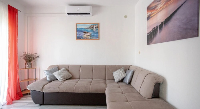 A2 - Modern apt Near the Beach With two Balconies, Забронировать Апартаменты/квартира Отели Подстраны с парковкой, рядом с Частный Пляж «Апартментс Лавица Бич Думичич», Парковка