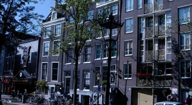 Hotel 83