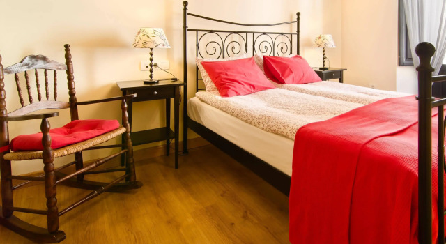 El Granado Hostel, Забронировать Хостел Недорогие отели Гранады, рядом с Театр «Дом фламенко», недорого