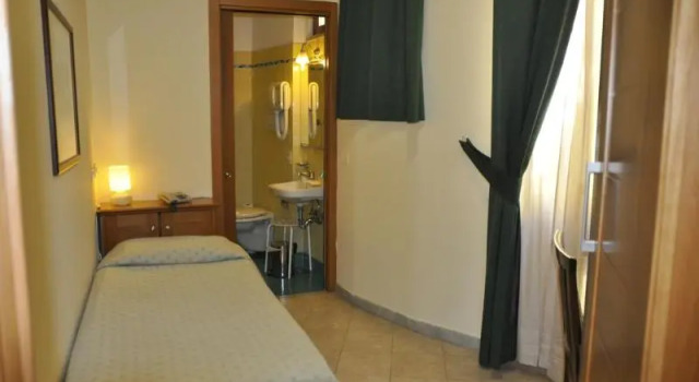 Одноместный номер Standard с балконом Hotel Tourist