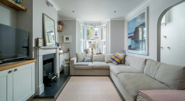 Altido Homely 4-Bed House W/ Terrace In Wandsworth