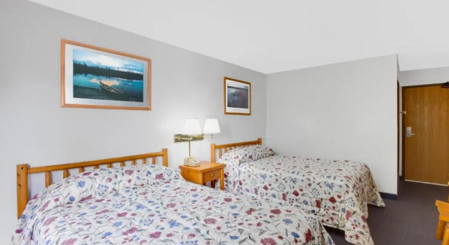Четырёхместный номер Standard Super 8 by Wyndham Lake George/Warrensburg Area