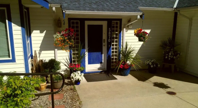 Sechelt Inlet B&B, Book Bed and Breakfast Hoteller i Sunshine Coast med morgenmad, Morgenmad