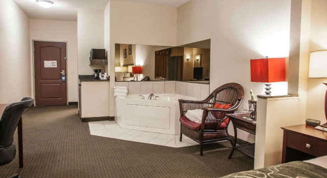 Двухместный люкс Comfort Suites Elgin Northwest