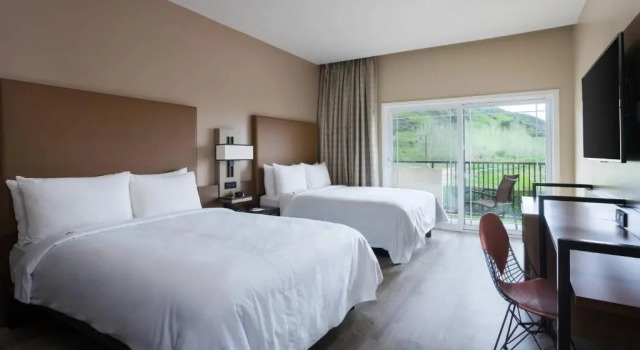 Четырёхместный люкс с балконом Santa Ynez Valley Marriott