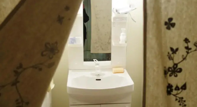 Кровать в общем номере Fukuoka Tabiji Hostel 福岡旅路ゲストハウス