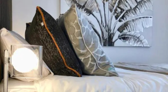 Luxury apartment in La Isla, walking distance to Puerto Banus