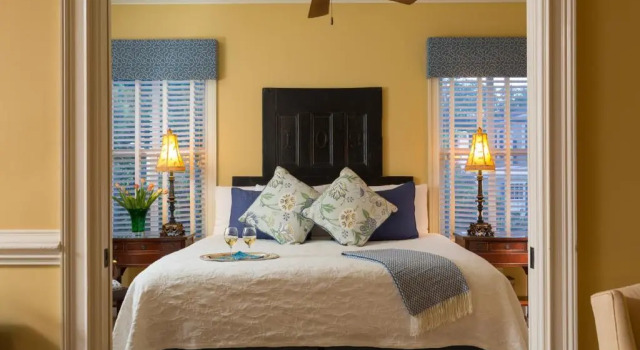Люкс Deluxe The Inn on West Liberty