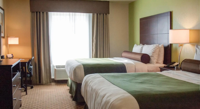 Четырёхместный номер Standard Cobblestone Hotel and Suites - Jefferson