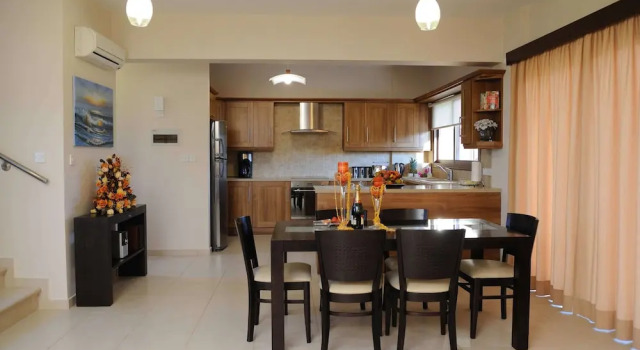 Three Bedroom Villa With Private Pool and Landscaped Garden Close to the Beach, Boek Villa Pissouri Limassol