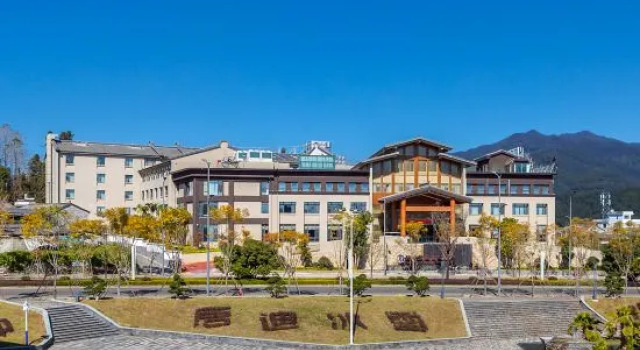 Yunding Hot Spring Hotel, Rezerwuj Hotel Hotele w Baoshan z parkingiem, Parking