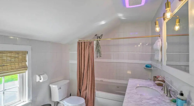 Коттедж Eclectic Troy Home w/ Hot Tub - Pet Friendly!
